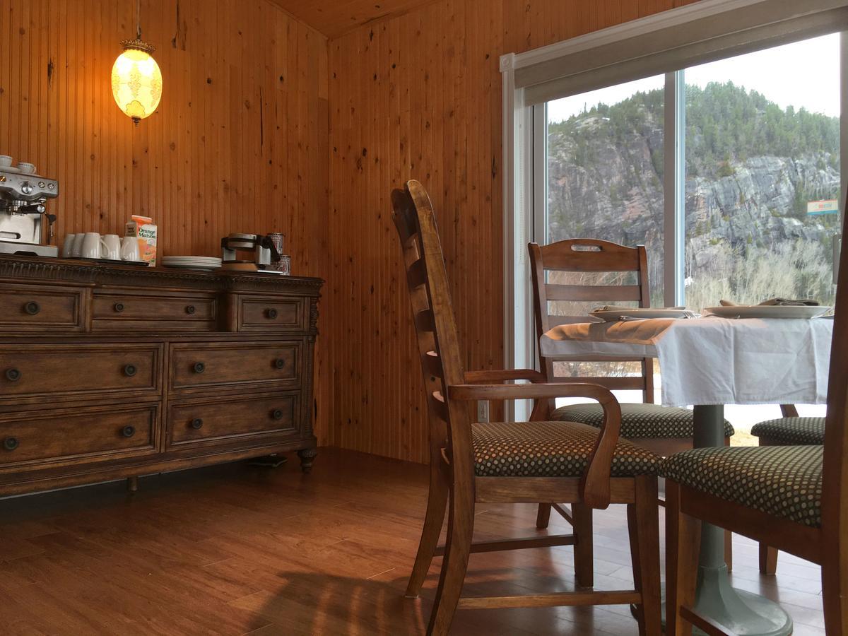 La Chouette Viree Bed and Breakfast Grandes-Bergeronnes Buitenkant foto