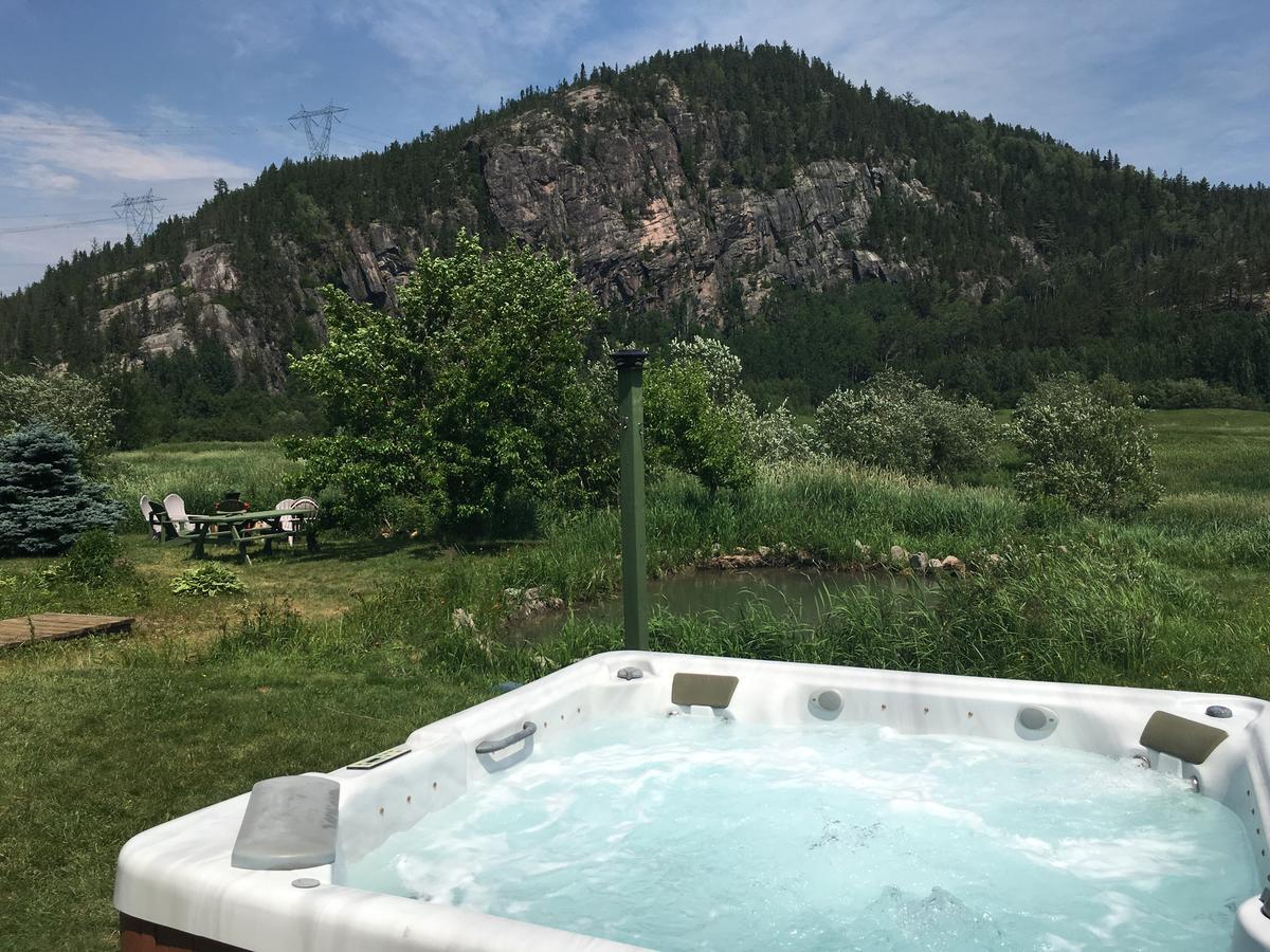 La Chouette Viree Bed and Breakfast Grandes-Bergeronnes Buitenkant foto