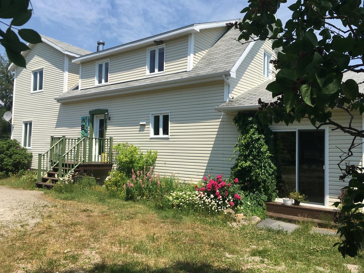 La Chouette Viree Bed and Breakfast Grandes-Bergeronnes Buitenkant foto