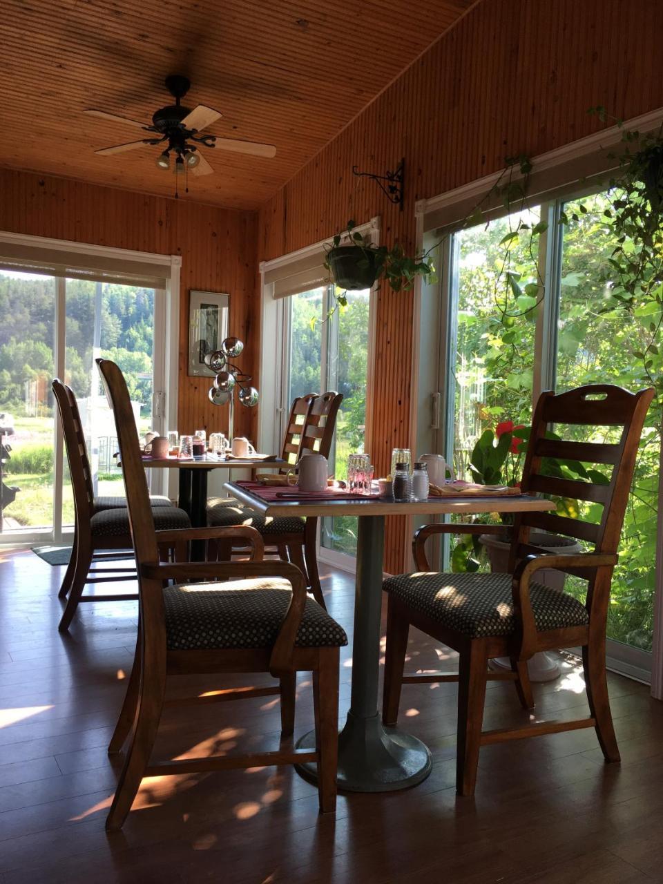 La Chouette Viree Bed and Breakfast Grandes-Bergeronnes Buitenkant foto